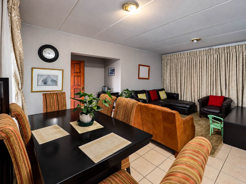 Spacious 3-Bedroom Duplex in Heuwelsig Estate! - Photo 10