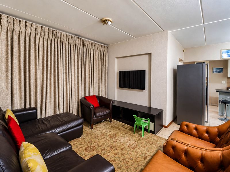 Spacious 3-Bedroom Duplex in Heuwelsig Estate! - Photo 8