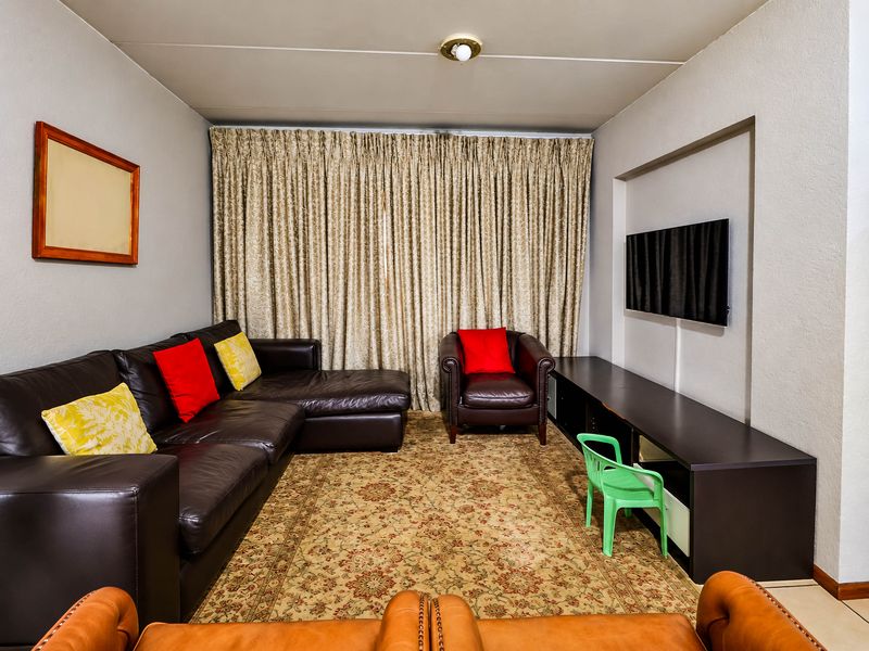 Spacious 3-Bedroom Duplex in Heuwelsig Estate! - Photo 7