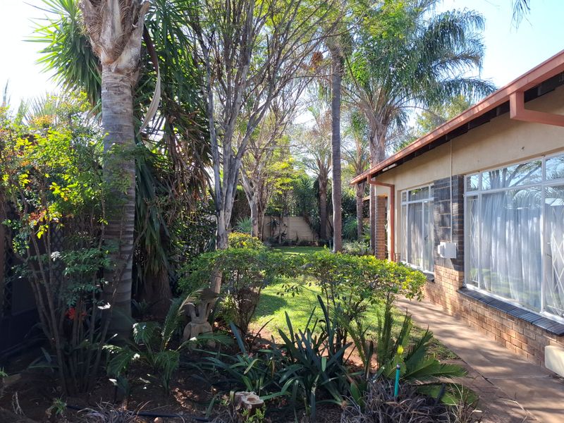 Charming 3-bedroom home in Stilfontein Ext 4 - Photo 4