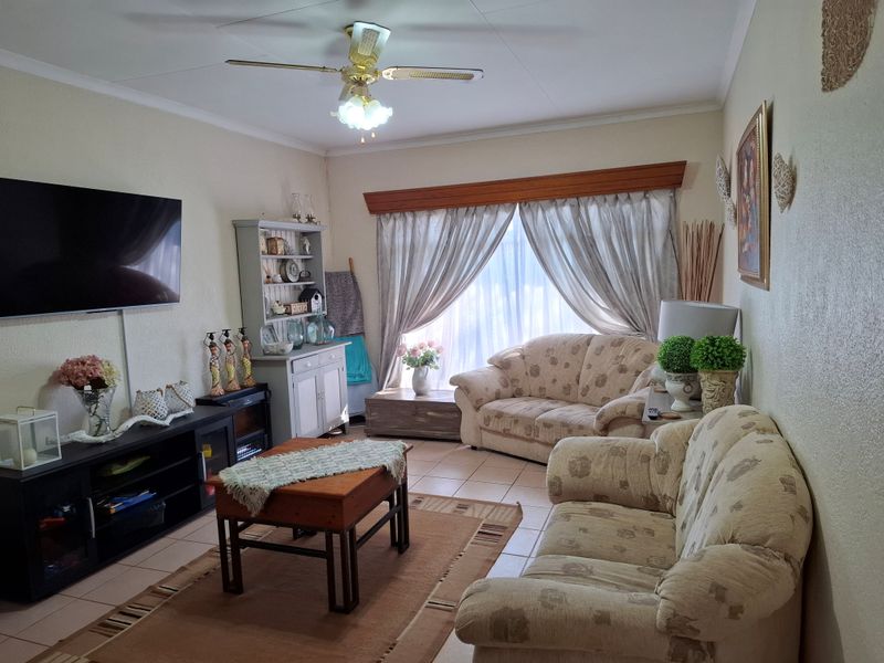 Charming 3-bedroom home in Stilfontein Ext 4 - Photo 9