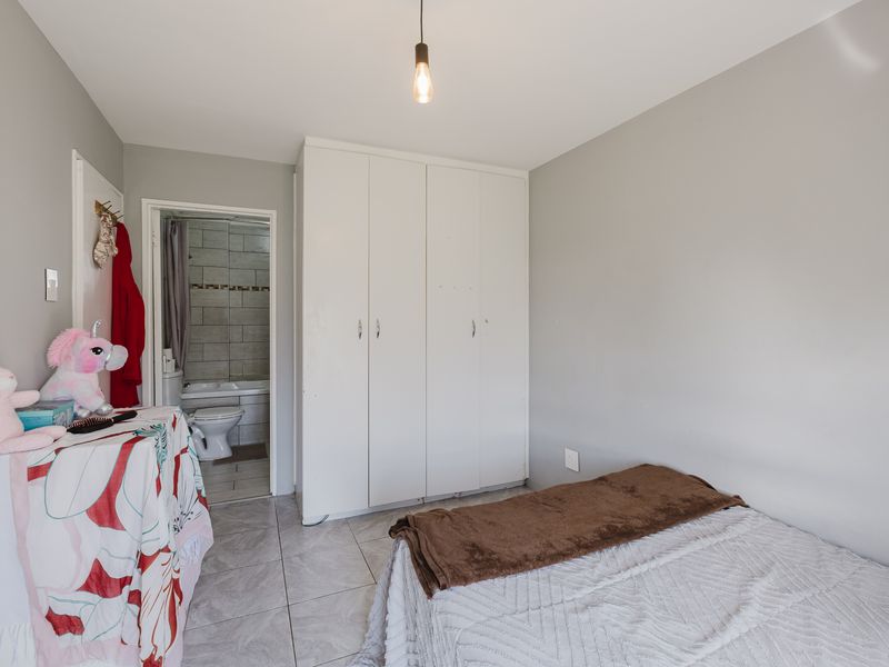 Beautifully Updated Ground Floor Apartment - Photo 10