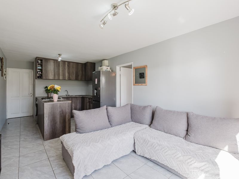 Beautifully Updated Ground Floor Apartment - Photo 9