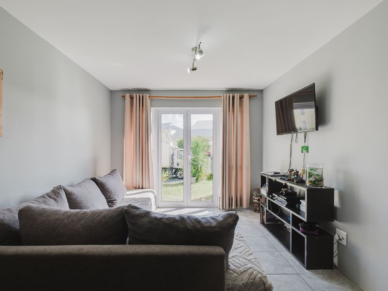 Beautifully Updated Ground Floor Apartment - Photo 8