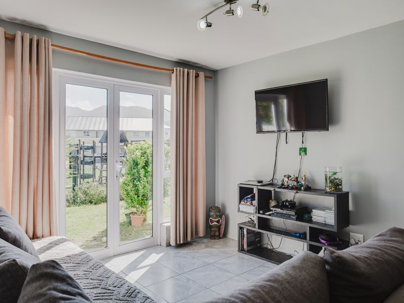 Beautifully Updated Ground Floor Apartment - Photo 7