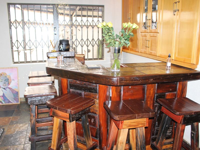Stunning Upgraded Family Home On A Corner Stand in Eldorado Park Ext 7 - Photo 9