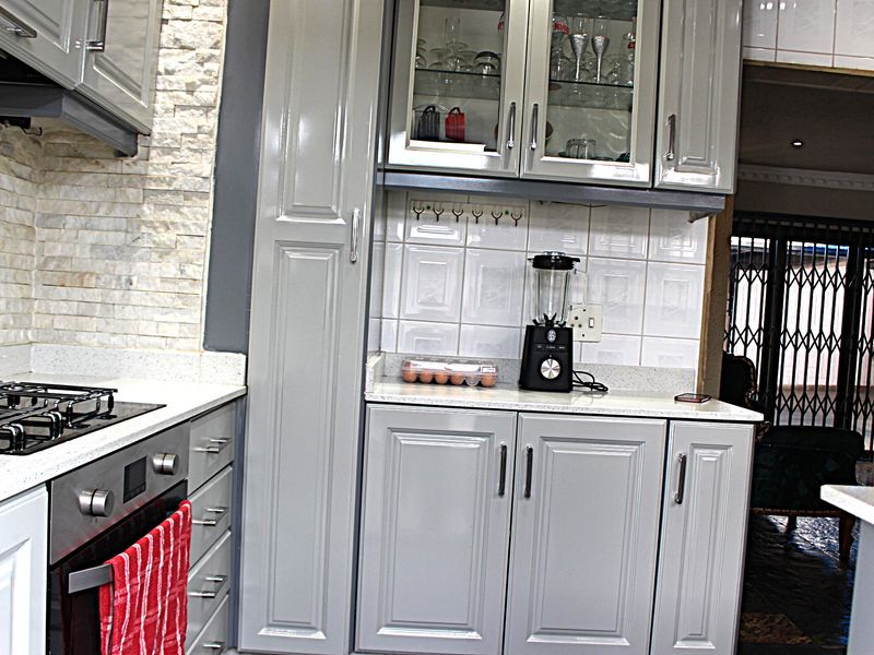 Stunning Upgraded Family Home On A Corner Stand in Eldorado Park Ext 7 - Photo 6