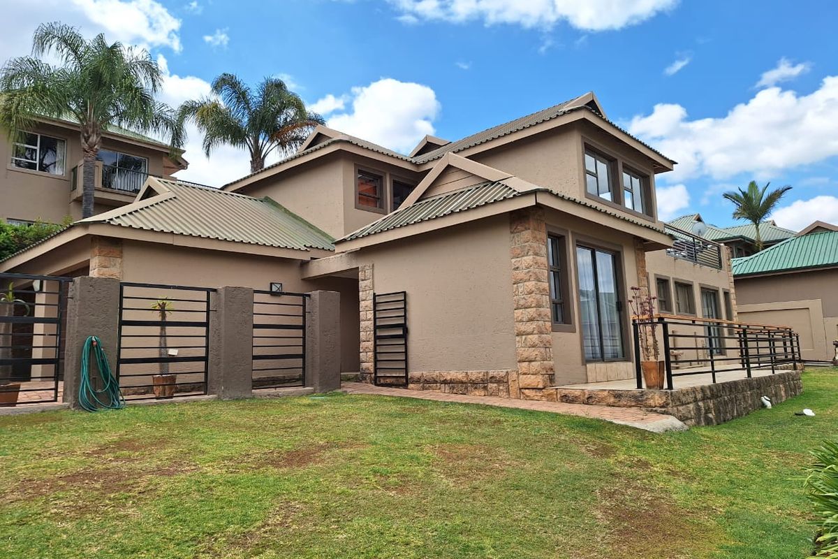 Family home in a Secure Estate - Photo 3