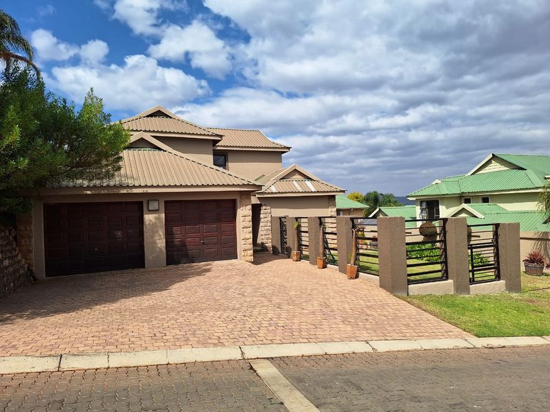 Family home in a Secure Estate - Photo 2