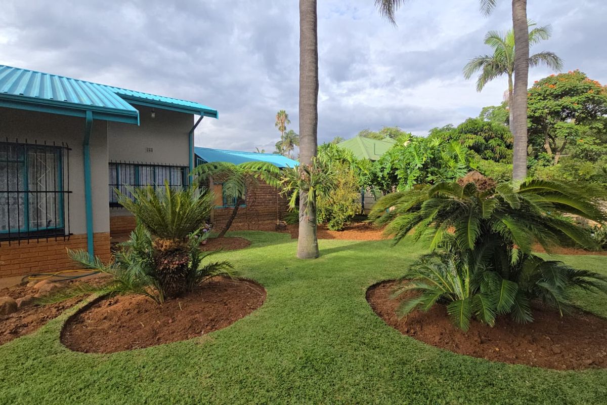 Spacious Family Home with Exceptional Parking and Expansion Potential in Pretoria North - Photo 5