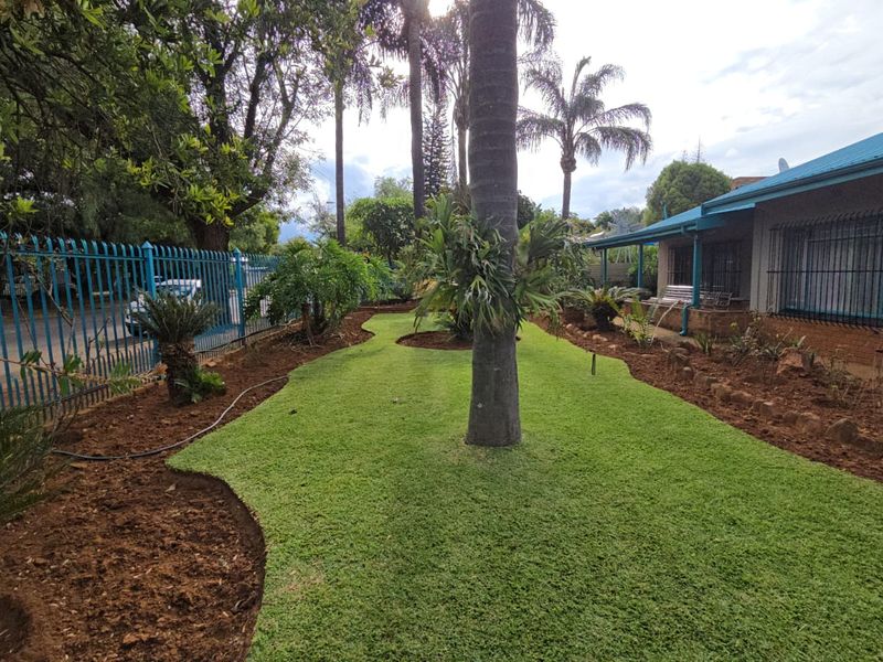 Spacious Family Home with Exceptional Parking and Expansion Potential in Pretoria North - Photo 7