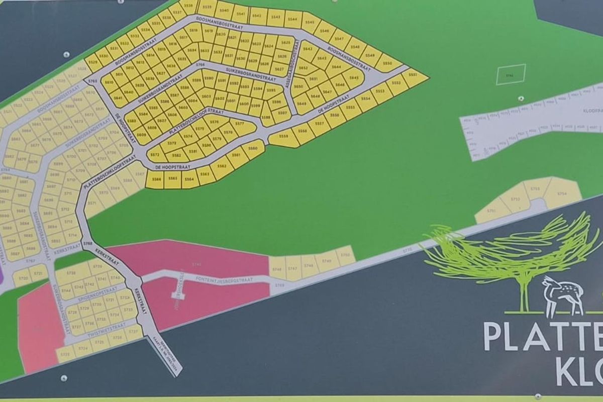 A site development plan for the Plattebosch Kloof residential estate, displaying individual plot layouts and street infrastructure.