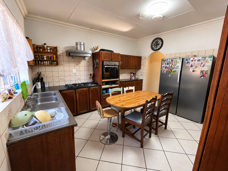 Exceptional Family Home with Fully Equipped Childcare Facility – A Unique Turnkey Opportunity - Photo 4