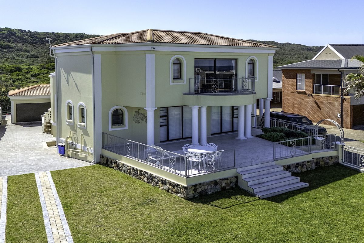 Exceptional Coastal Residence: Ocean Views, 9 Automated Garages, Workshop & Dual-Living Potential - Photo 2