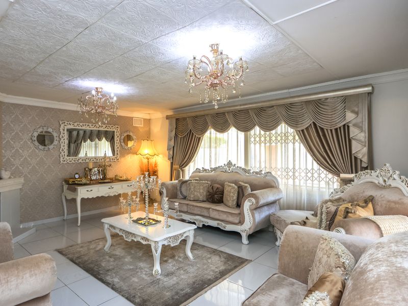 Stunning 4 Bedroom Family Home - Photo 6