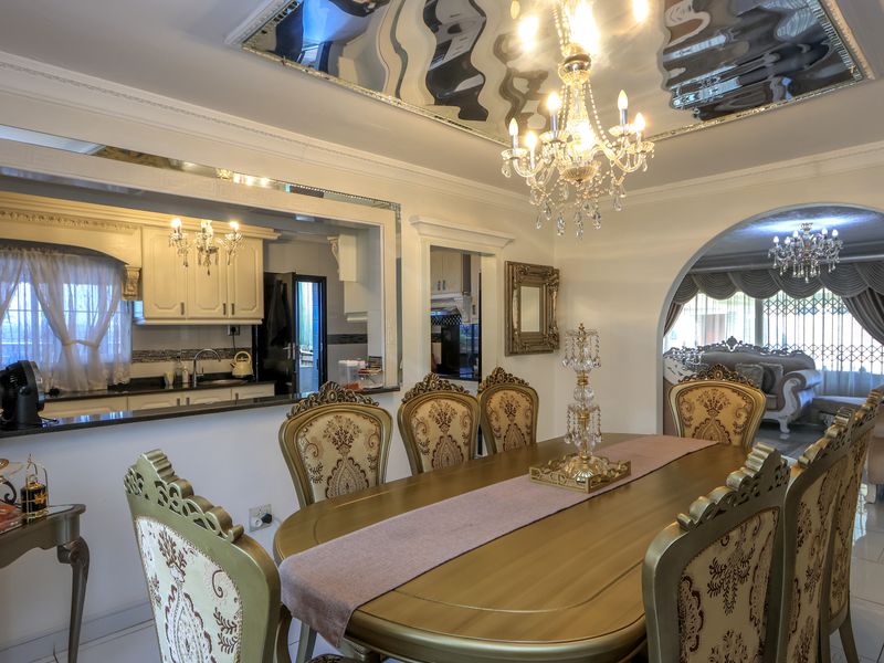 Stunning 4 Bedroom Family Home - Photo 8