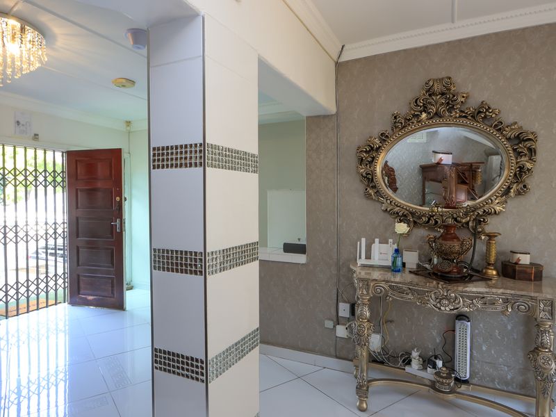 Stunning 4 Bedroom Family Home - Photo 3