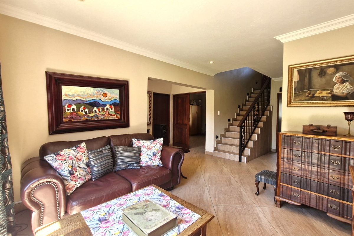 Beautiful Family Home in Amberfield Manor - Photo 4