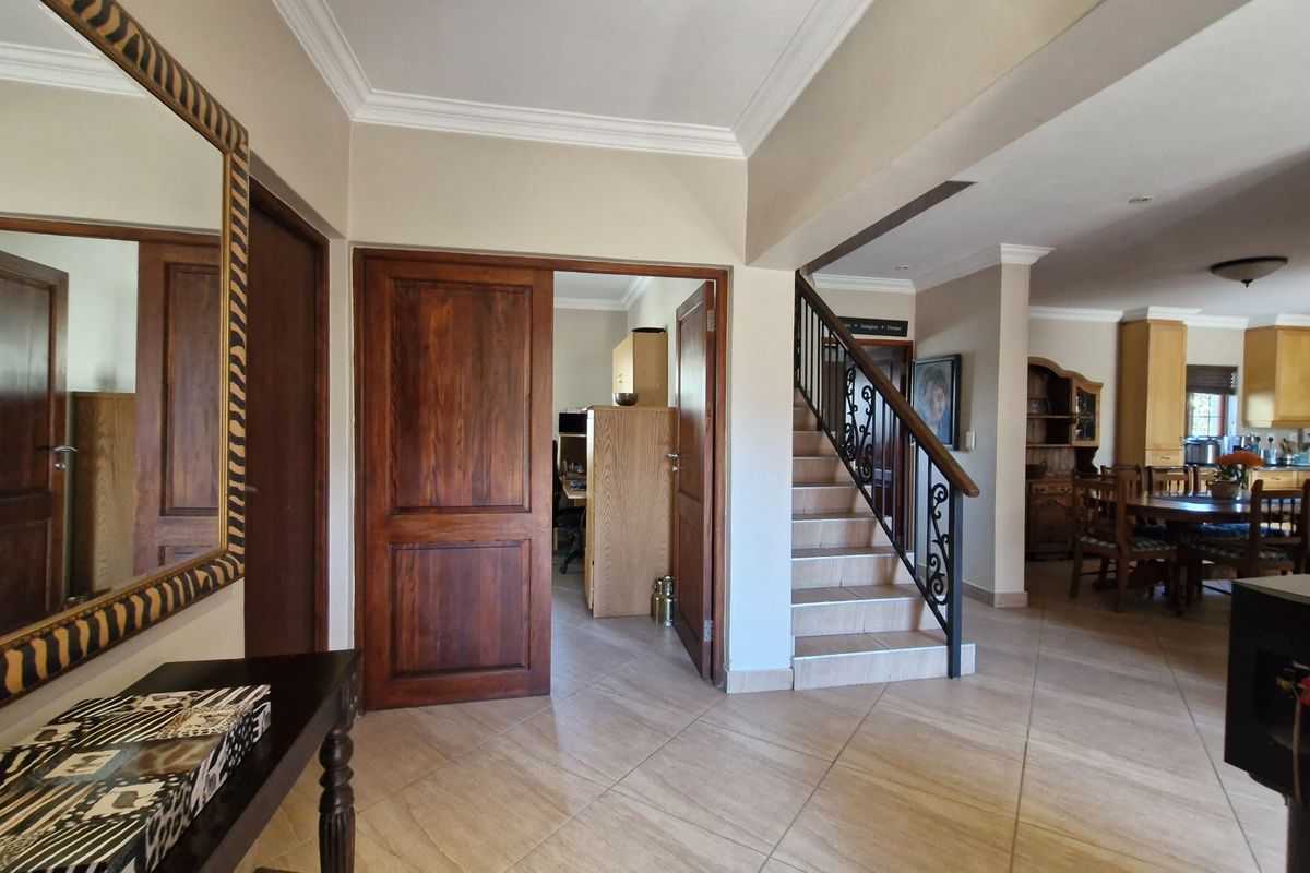 Beautiful Family Home in Amberfield Manor - Photo 2