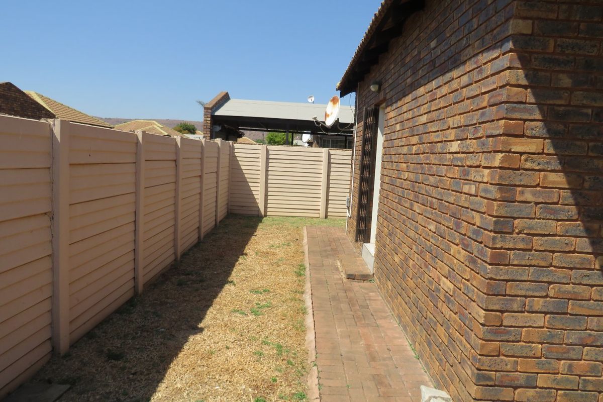 Comfortable Estate Living in Desirable Andeon - Photo 5