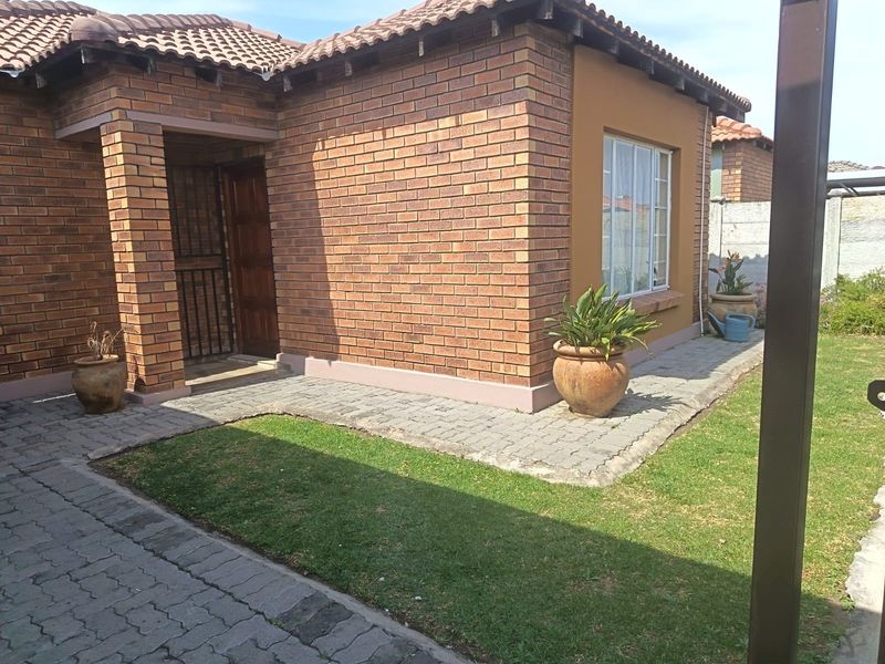 Charming 3-bedroom home in Waterval East, Rustenburg—perfect for families seeking comfort and conven