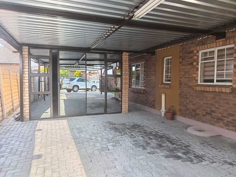 Charming 3-bedroom home in Waterval East, Rustenburg—perfect for families seeking comfort and conven - Photo 5