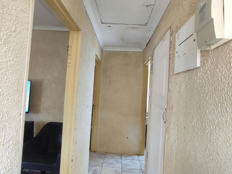 2-Bedroom Property with Great Potential - Photo 5