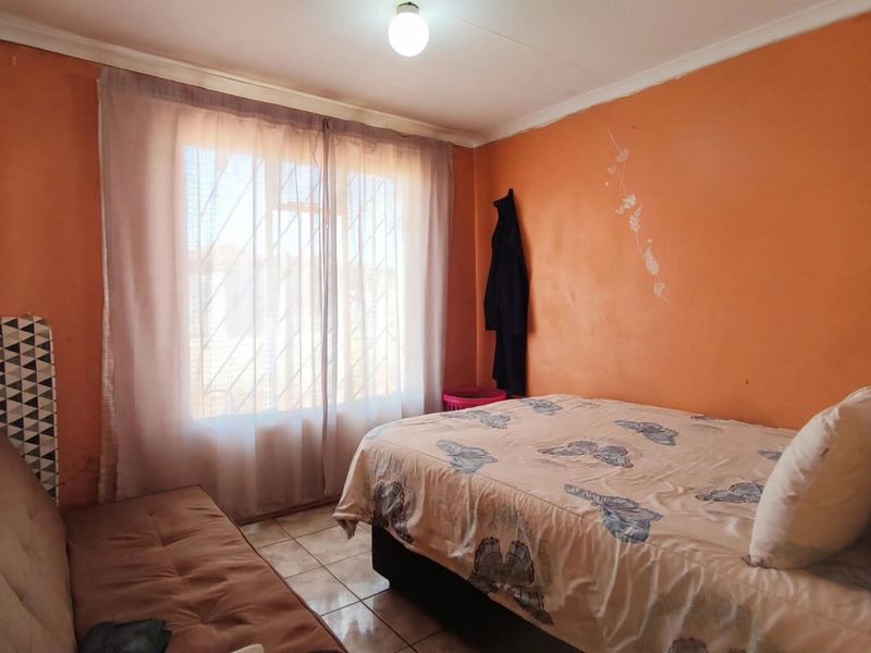 2-Bedroom Property with Great Potential - Photo 7