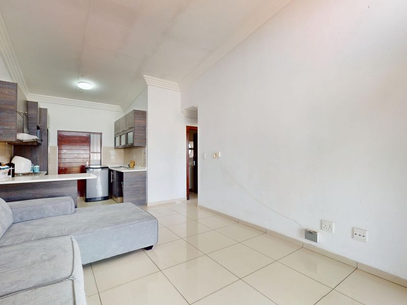 Live Luxury Non-Distressed Auction - Starting to bid from R790,000-00! - Photo 4
