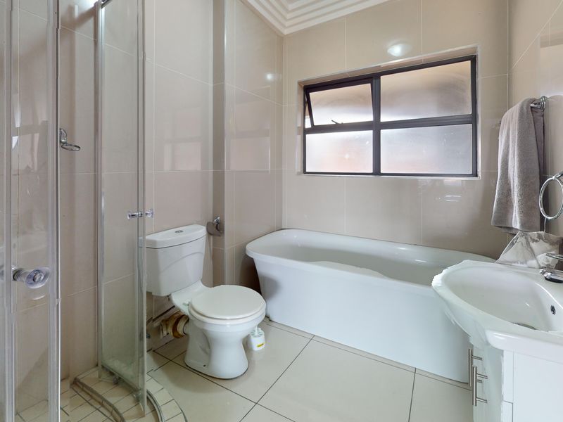 Live Luxury Non-Distressed Auction - Starting to bid from R790,000-00! - Photo 10