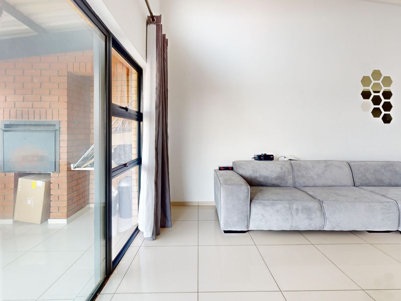 Live Luxury Non-Distressed Auction - Starting to bid from R790,000-00! - Photo 9