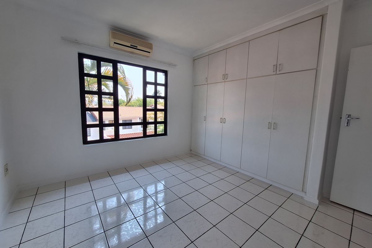 Modern 2-Bedroom Apartment in Secure Complex - Photo 4
