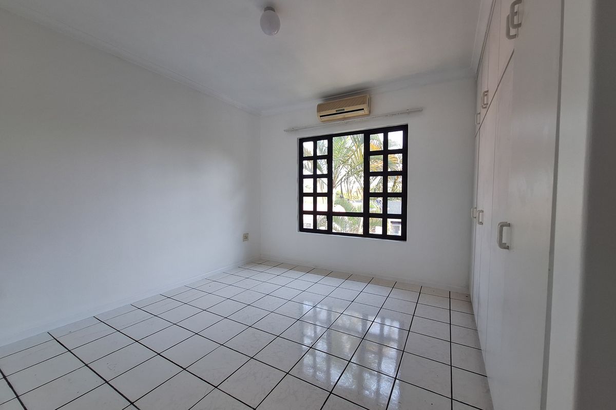 Modern 2-Bedroom Apartment in Secure Complex - Photo 2