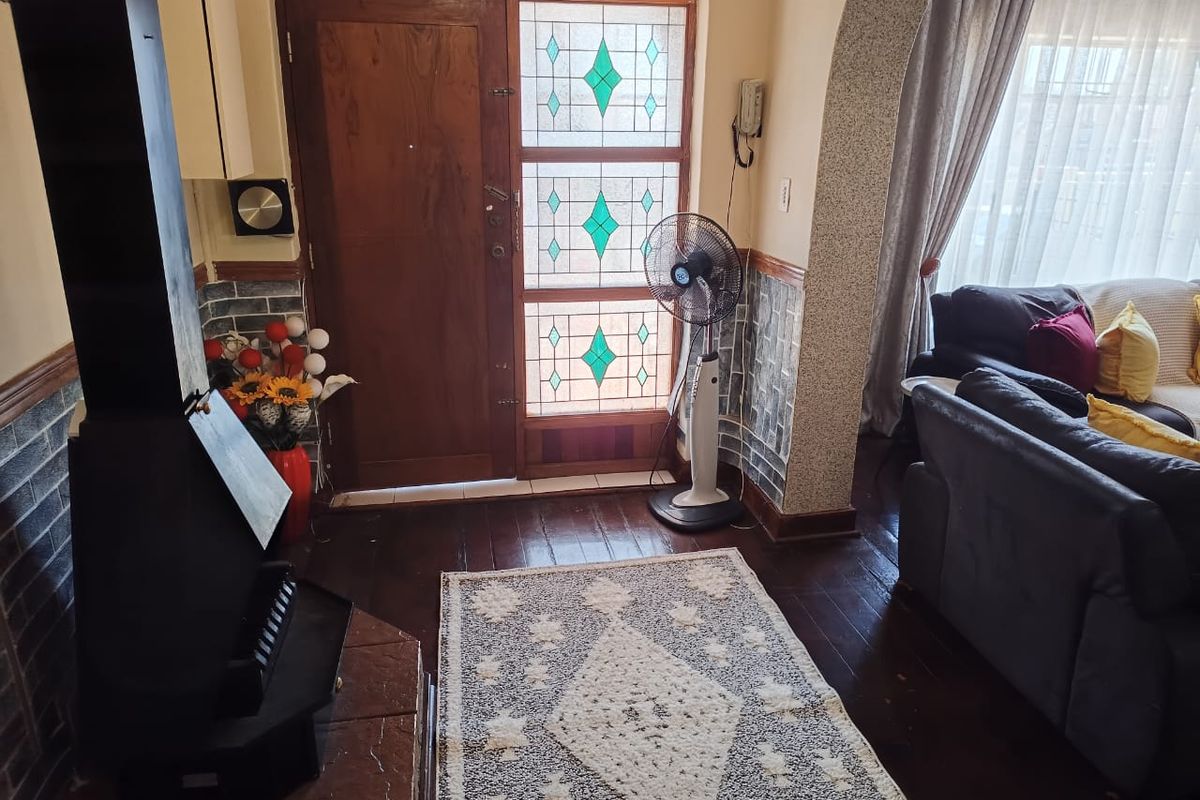 3-Bedroom Home with 2 Outside Cottages – Excellent Investment Opportunity in Rosettenville - Photo 4