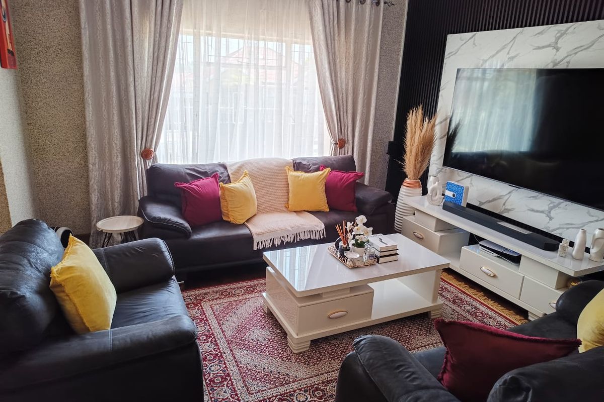 3-Bedroom Home with 2 Outside Cottages – Excellent Investment Opportunity in Rosettenville - Photo 2