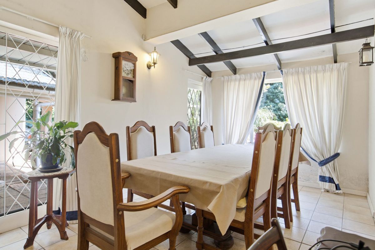 Fixer Upper in Central Location - On show by appointment - Photo 4