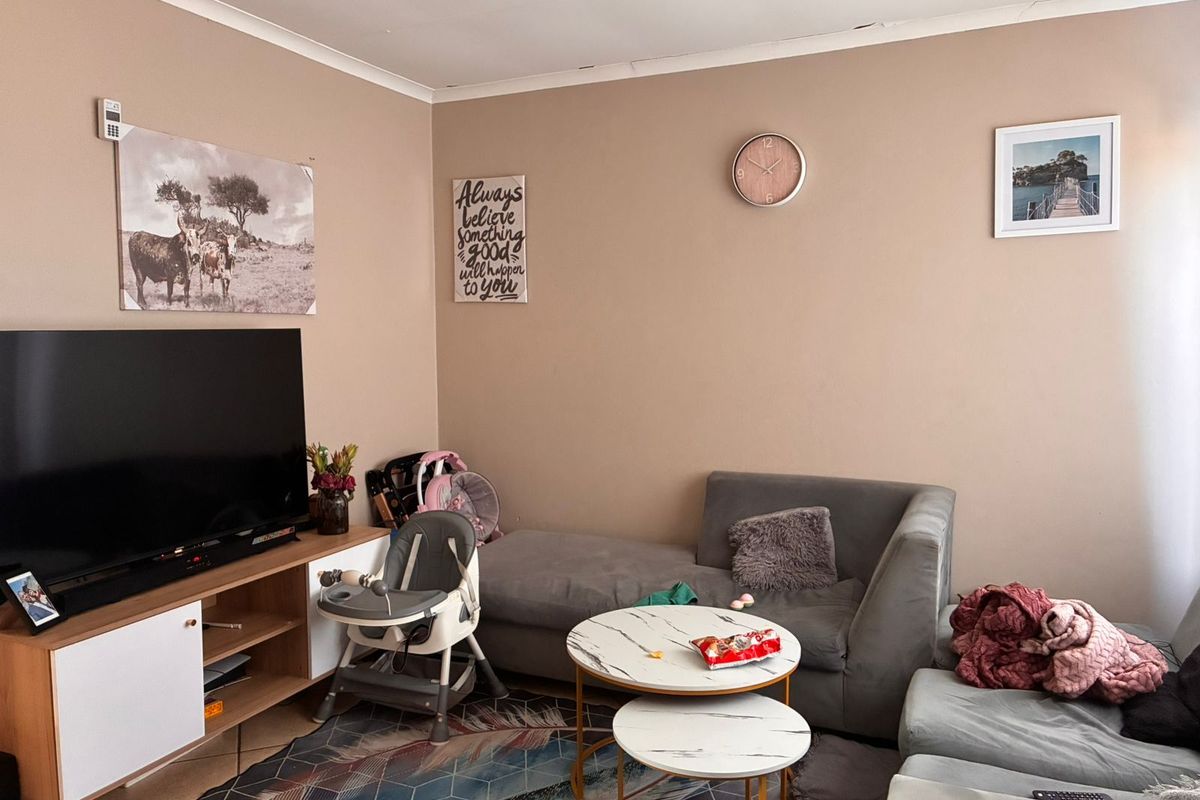 Charming 2-bedroom apartment for sale in Sylviavale, Vanderbijlpark – perfect for first-time buyers - Photo 4