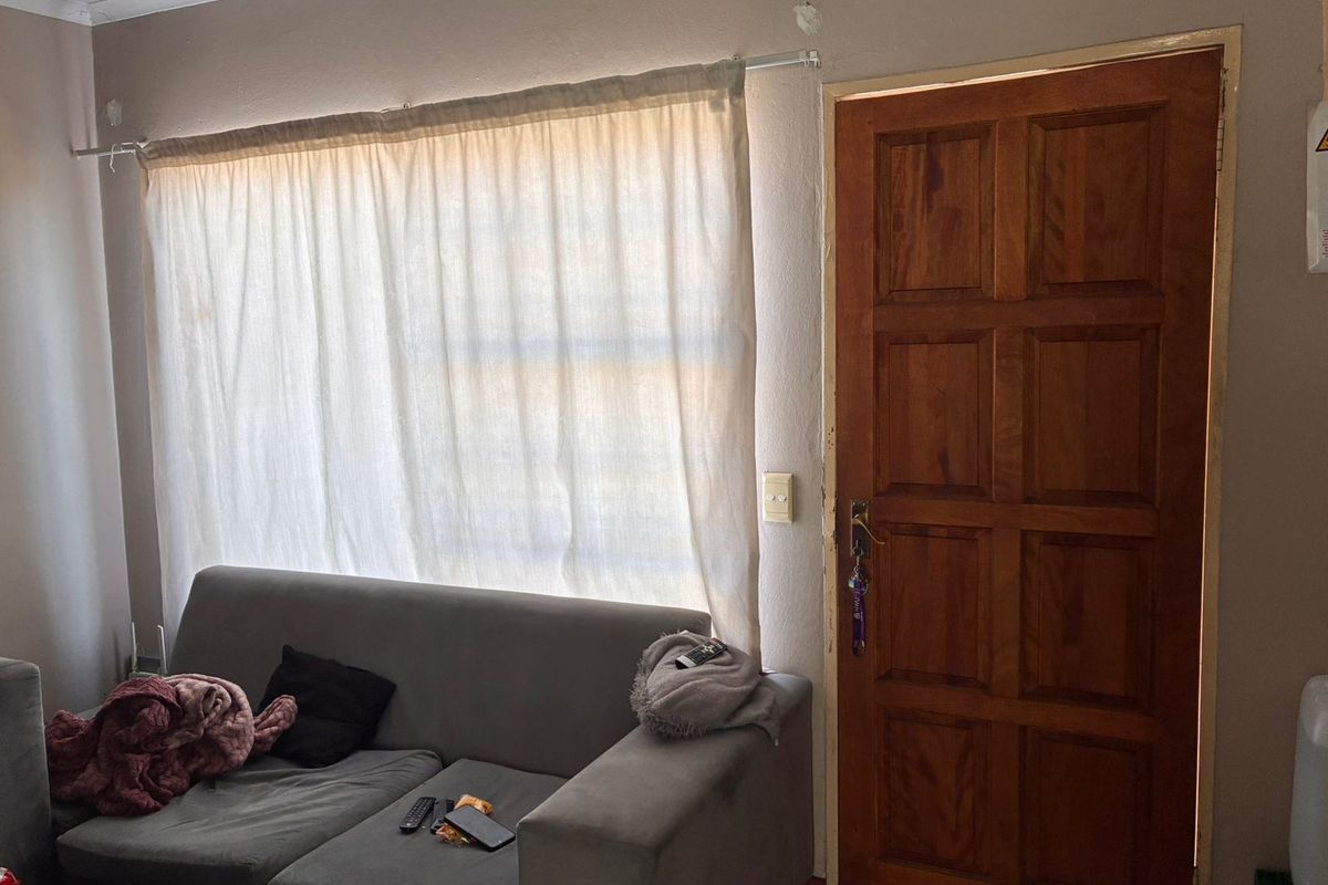 Charming 2-bedroom apartment for sale in Sylviavale, Vanderbijlpark – perfect for first-time buyers - Photo 3