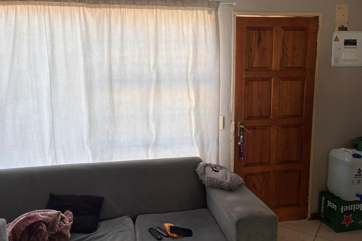Charming 2-bedroom apartment for sale in Sylviavale, Vanderbijlpark – perfect for first-time buyers - Photo 2