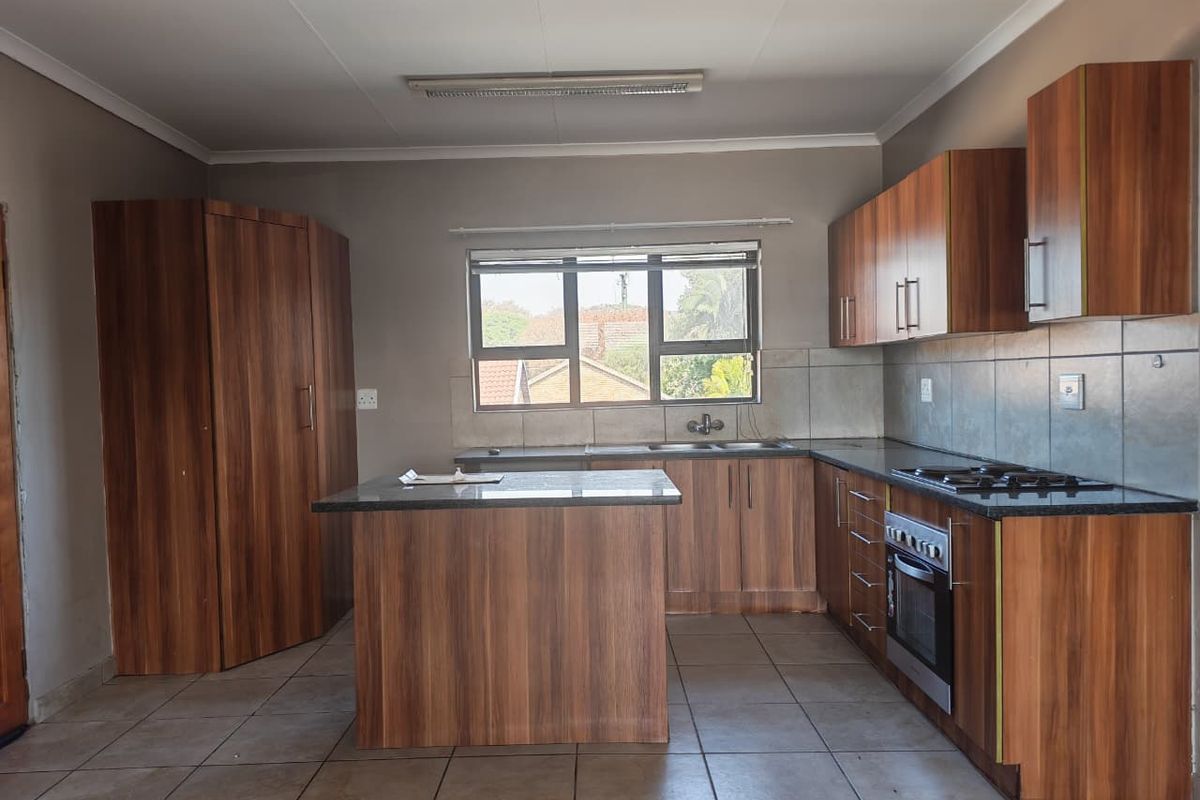 Spacious Apartment with Great Potential & an Amazing Selling Price - Photo 3