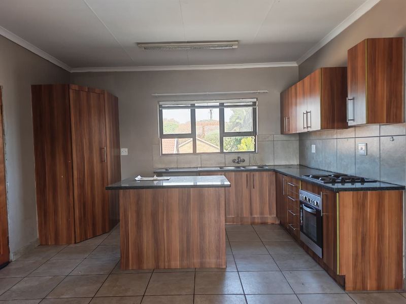 Spacious Apartment with Great Potential & an Amazing Selling Price - Photo 3