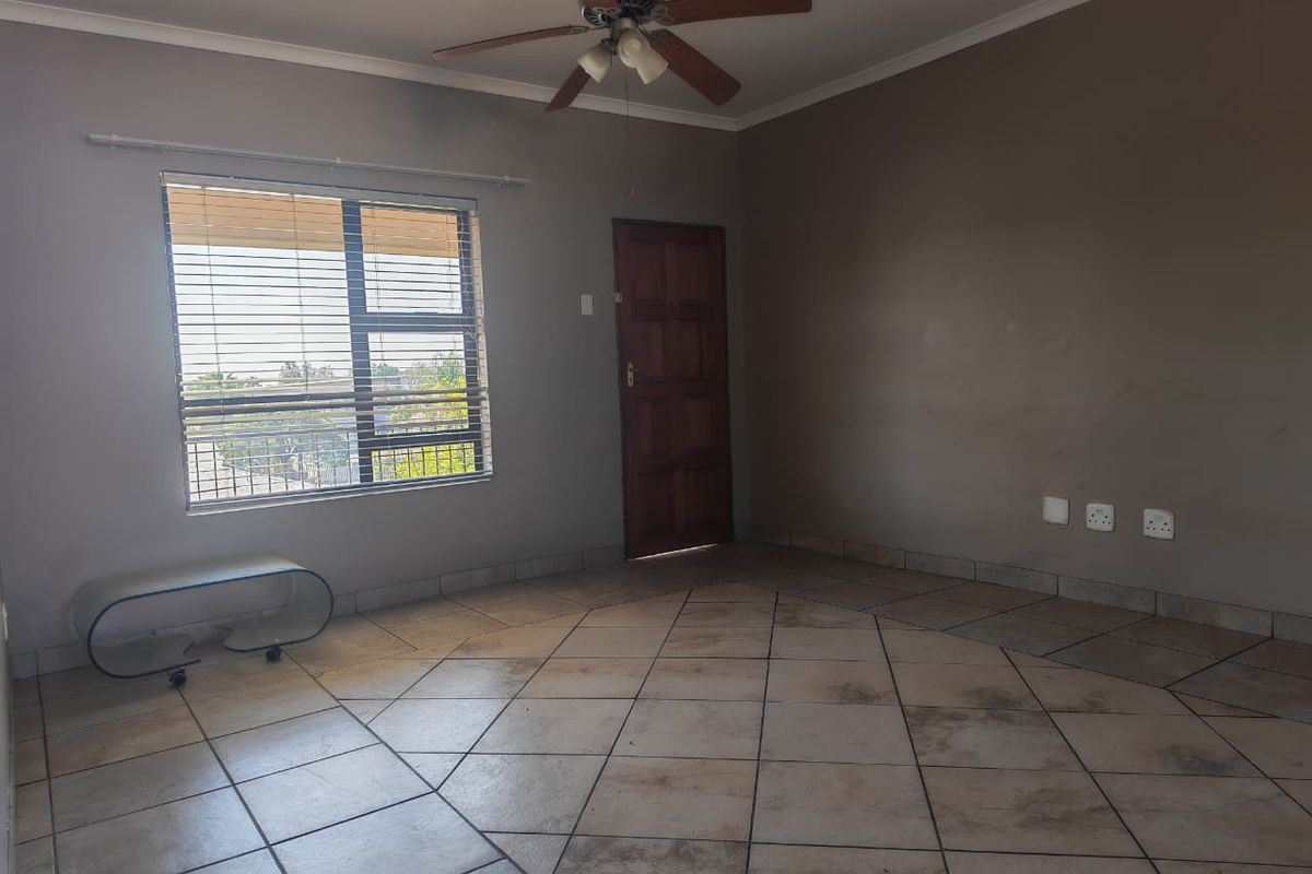 Spacious Apartment with Great Potential & an Amazing Selling Price - Photo 4