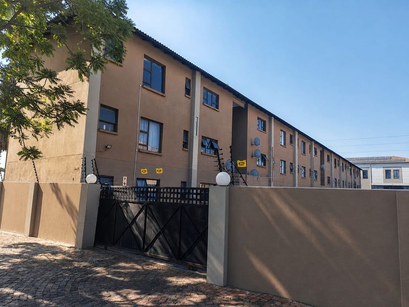 Spacious Apartment with Great Potential & an Amazing Selling Price