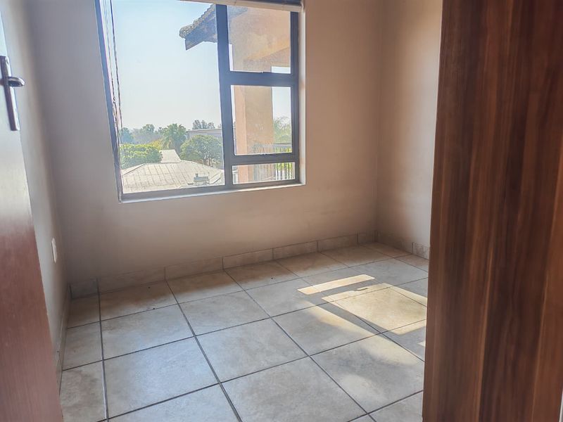 Spacious Apartment with Great Potential & an Amazing Selling Price - Photo 10