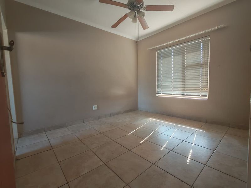 Spacious Apartment with Great Potential & an Amazing Selling Price - Photo 7