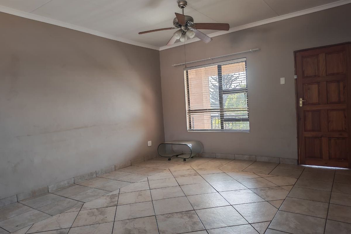 Spacious Apartment with Great Potential & an Amazing Selling Price - Photo 5