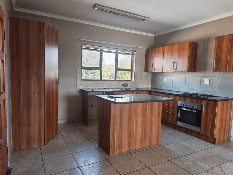 Spacious Apartment with Great Potential & an Amazing Selling Price - Photo 2