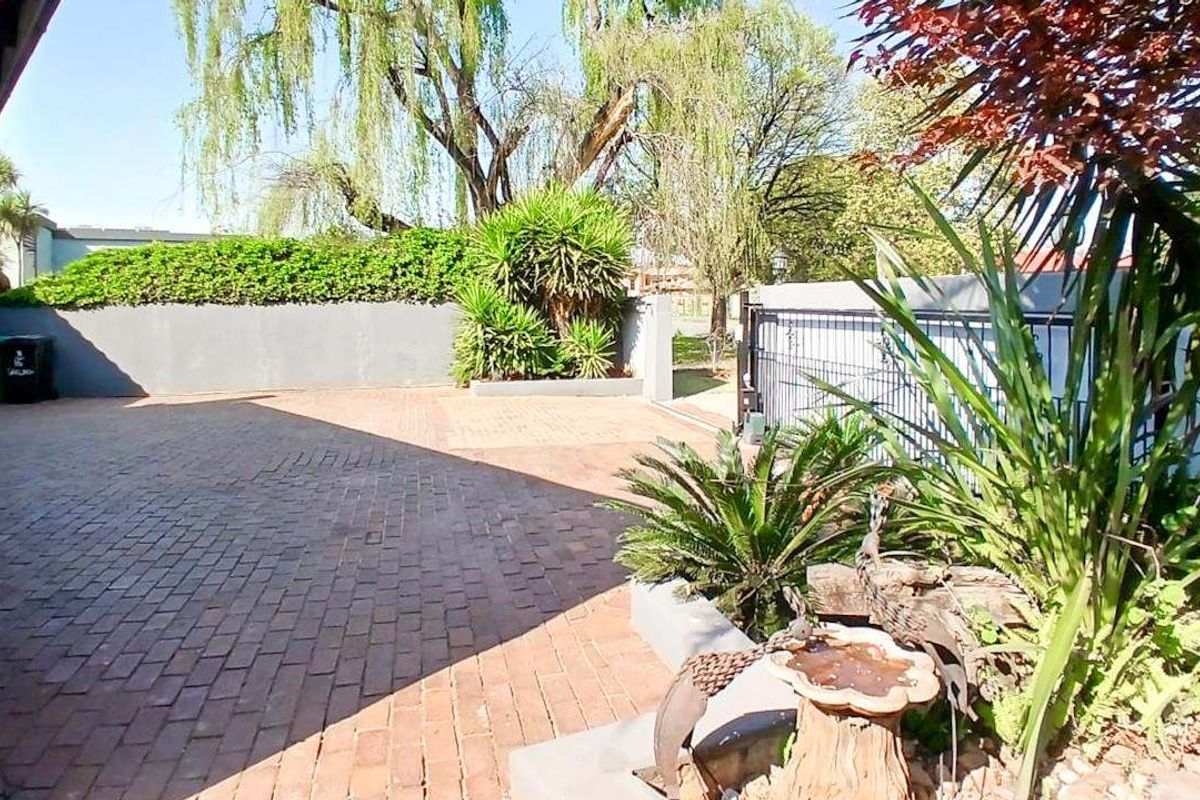Spacious 3-Bedroom Family Home with Flatlet, Pool and Excellent Security - Photo 3