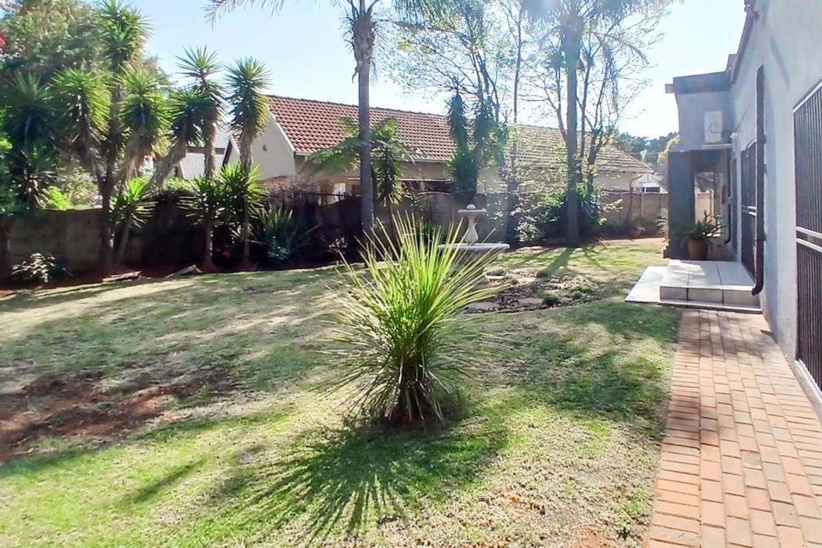 Spacious 3-Bedroom Family Home with Flatlet, Pool and Excellent Security - Photo 4