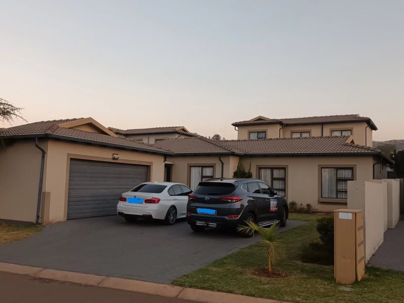 Spacious Modern Family Home with Excellent Connectivity - Photo 2